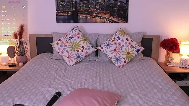 Snapshot of Leila__Sweet chatting on 06-19-26, 09:15 Leila Sweet online show from 06-19-26, 09:15