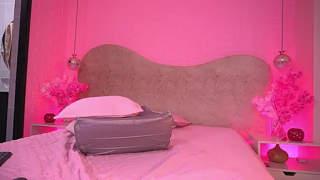 Snapshot of sarakaisy chatting on 06-03-26, 12:06 sarakaisy online show from 06-03-26, 12:06