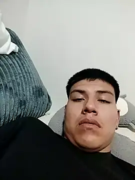 Snapshot of mikeeeeeell chatting on 12-23-25, 04:23 mikeeeeeell online show from 12-23-25, 04:23