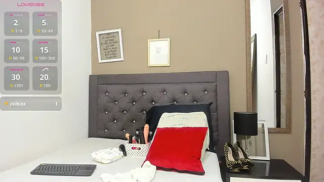 MilfVictoria online show from 04-24-26, 08:00