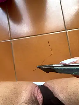 Snapshot of Wet-Pussycat chatting on 10-16-25, 01:08 Wet-Pussycat online show from 10-16-25, 01:08