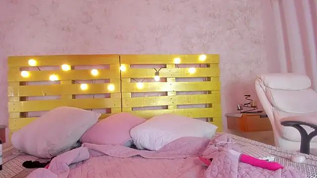 cristinapuerta  online show from 11-23-25, 11:42