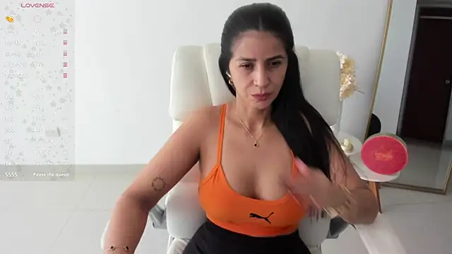 Snapshot of renata_t_ chatting on 03-02-26, 07:32 renata t online show from 03-02-26, 07:32