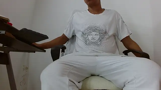 Snapshot of bigcock_bum22 chatting on 01-29-25, 12:54 bigcock bum22 online show from 01-29-25, 12:54
