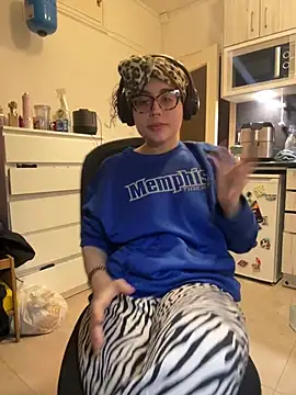 ladyturtle online show from 03-25-26, 01:06