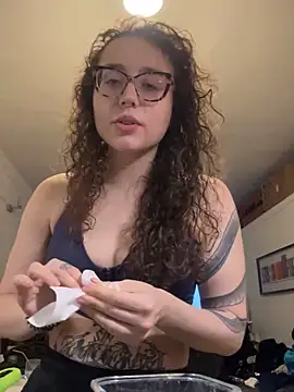 ladyturtle online show from 03-25-26, 03:33