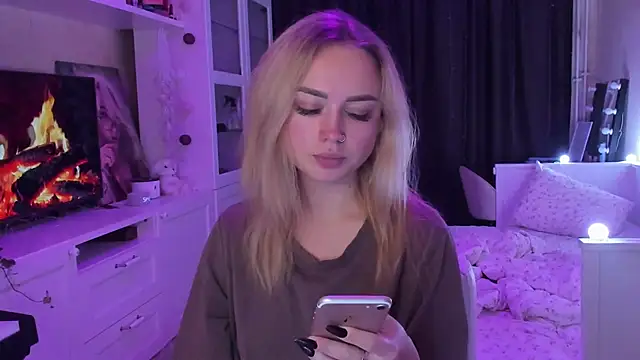 MaryDreaminess online show from 10-13-25, 08:43