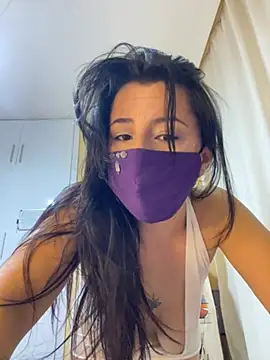 White-Petite online show from 02-21-26, 08:44