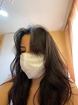 White-Petite online show from 06-04-26, 12:10