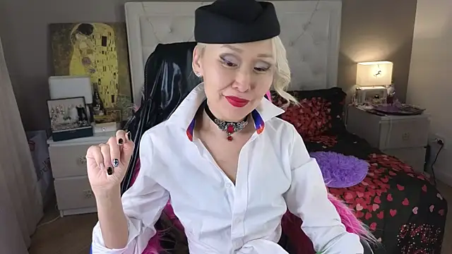 Snapshot of RoxalanaStar chatting on 05-29-26, 09:21 RoxalanaStar online show from 05-29-26, 09:21