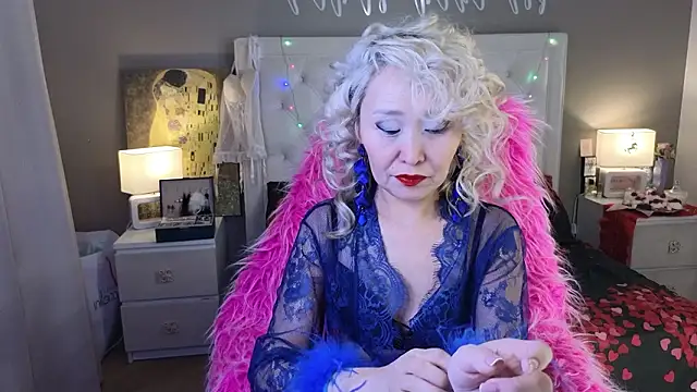 Snapshot of RoxalanaStar chatting on 02-17-26, 10:18 RoxalanaStar online show from 02-17-26, 10:18