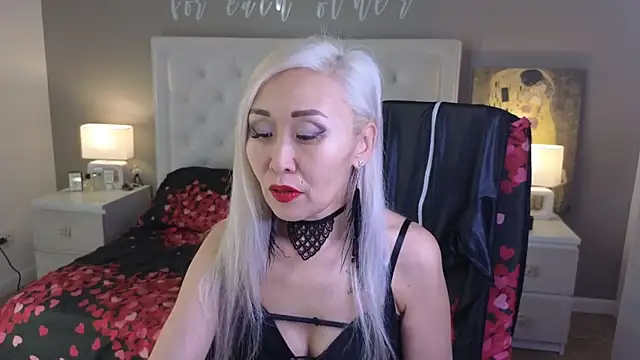 Snapshot of RoxalanaStar chatting on 10-07-25, 08:54 RoxalanaStar online show from 10-07-25, 08:54