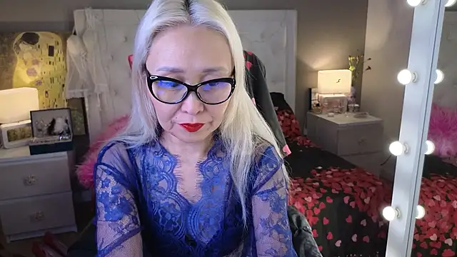 Snapshot of RoxalanaStar chatting on 01-31-26, 11:25 RoxalanaStar online show from 01-31-26, 11:25