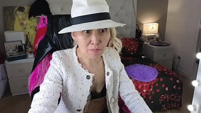 RoxalanaStar online show from 06-19-26, 10:21