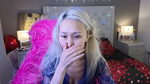 Snapshot of RoxalanaStar chatting on 02-20-26, 10:22 RoxalanaStar online show from 02-20-26, 10:22