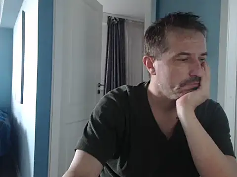 Snapshot of MisterFaithRO chatting on 05-26-26, 06:44 MisterFaithRO online show from 05-26-26, 06:44