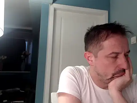 Snapshot of MisterFaithRO chatting on 04-29-26, 05:30 MisterFaithRO online show from 04-29-26, 05:30