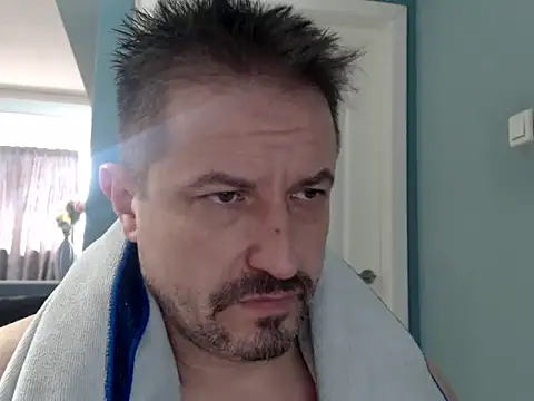Snapshot of MisterFaithRO chatting on 04-27-26, 01:31 MisterFaithRO online show from 04-27-26, 01:31