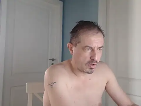 Snapshot of MisterFaithRO chatting on 05-21-26, 02:36 MisterFaithRO online show from 05-21-26, 02:36