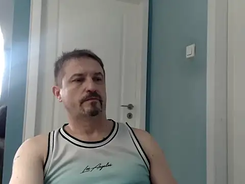 Snapshot of MisterFaithRO chatting on 05-05-26, 01:58 MisterFaithRO online show from 05-05-26, 01:58
