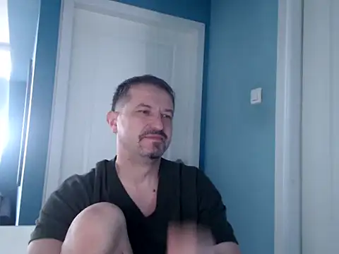 Snapshot of MisterFaithRO chatting on 04-13-26, 09:13 MisterFaithRO online show from 04-13-26, 09:13