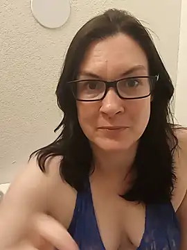Snapshot of DesreRose chatting on 06-25-26, 10:59 DesreRose online show from 06-25-26, 10:59