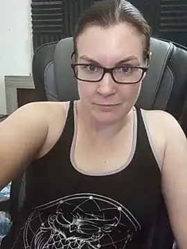 DesreRose online show from 05-12-26, 01:13