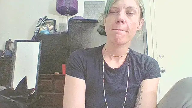 TheDaisyChaos online show from 04-22-26, 05:58