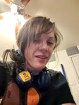 TheDaisyChaos online show from 10-21-25, 07:57