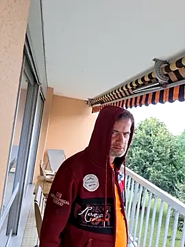 Snapshot of Perv10 chatting on 09-10-25, 11:09 Perv10 online show from 09-10-25, 11:09