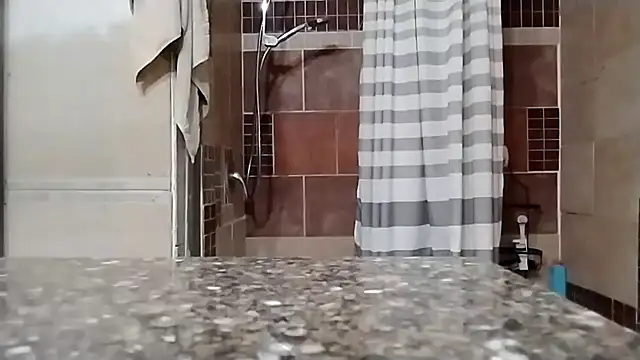 Snapshot of ThickDMatty@xh chatting on 12-17-24, 06:24 ThickDMattyxh online show from 12-17-24, 06:24