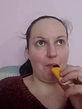 BustyLadyAlma online show from 04-19-26, 06:47