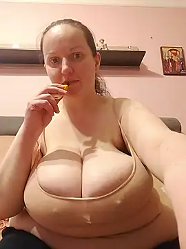 BustyLadyAlma online show from 05-28-26, 08:44