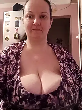 Snapshot of BustyLadyAlma chatting on 02-09-26, 06:22 BustyLadyAlma online show from 02-09-26, 06:22