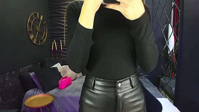 DianaMagestic online show from 11-17-25, 01:37