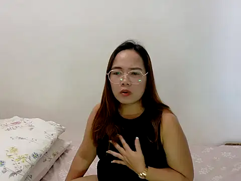 Snapshot of BURBERRY69 chatting on 06-26-26, 07:47 BURBERRY69 online show from 06-26-26, 07:47