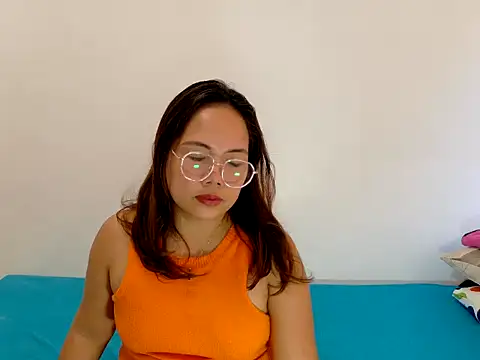 BURBERRY69 online show from 03-28-26, 04:13