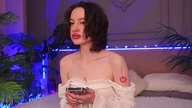 Devilinee online show from 12-18-25, 07:46