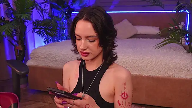 Devilinee online show from 04-04-26, 07:04