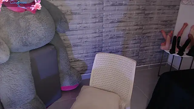 TinnaCobb online show from 11-10-25, 04:23