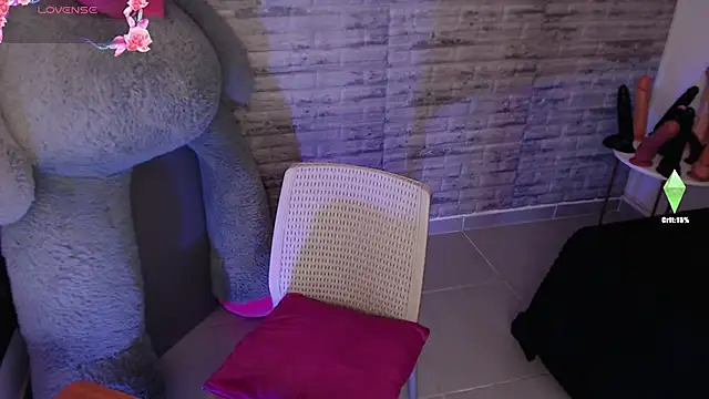 Snapshot of TinnaCobb chatting on 02-07-26, 11:51 TinnaCobb online show from 02-07-26, 11:51