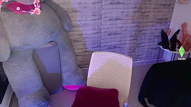 Snapshot of TinnaCobb chatting on 02-21-26, 11:34 TinnaCobb online show from 02-21-26, 11:34