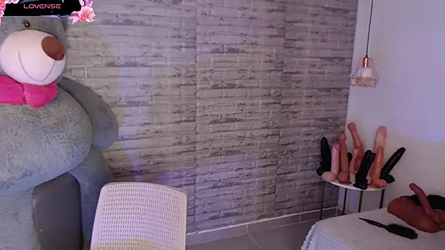 TinnaCobb online show from 12-05-25, 04:27