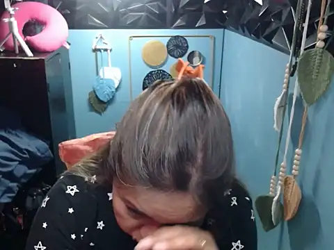 ambersmile online show from 11-11-25, 12:00