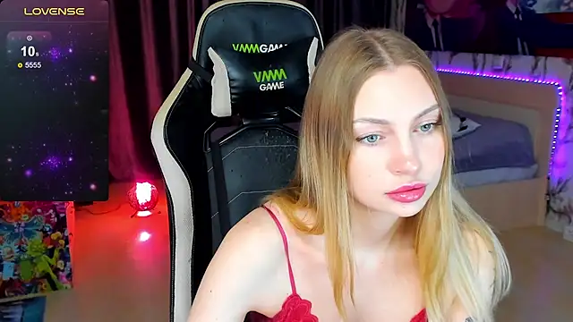 BiMolly online show from 10-20-25, 02:39