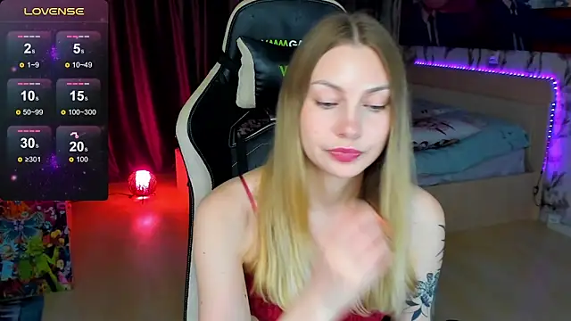 BiMolly online show from 10-31-25, 10:27