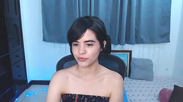 Snapshot of mia_collins_x chatting on 05-28-26, 11:43 mia collins x online show from 05-28-26, 11:43