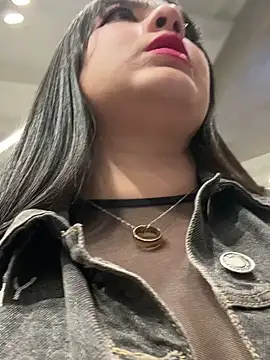 Elle online show from 02-22-25, 08:42