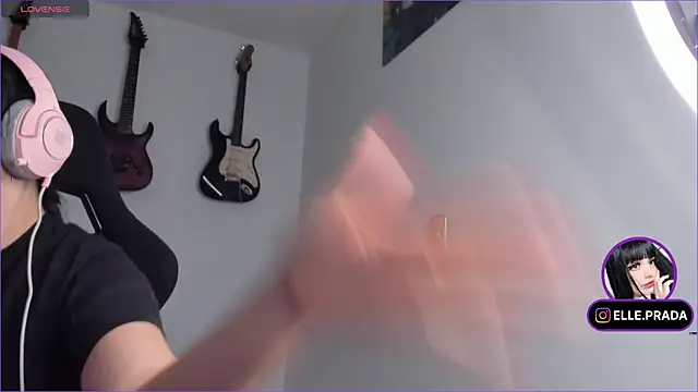 Elle online show from 03-18-25, 05:12