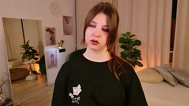 ElizaMild online show from 06-12-26, 01:20